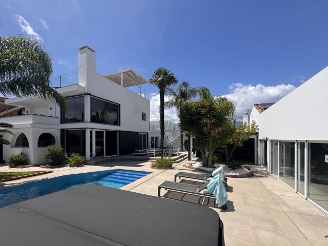 5 Schlafzimmer Villa in Nueva Andalucía
