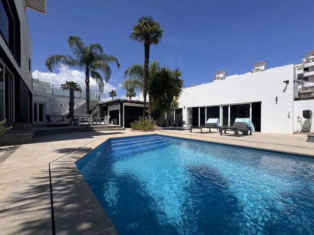5 Schlafzimmer Villa in Nueva Andalucía