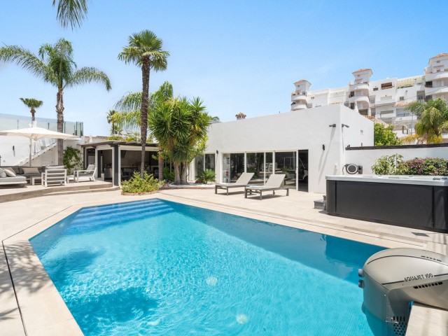 5 Schlafzimmer Villa in Nueva Andalucía