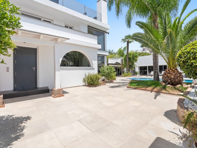 5 Schlafzimmer Villa in Nueva Andalucía