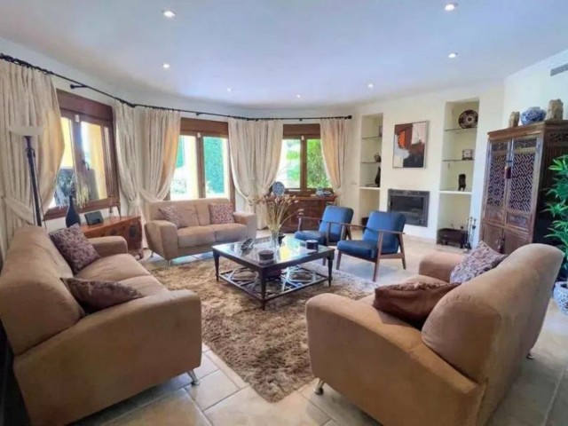 5 Slaapkamer Villa in Los Flamingos