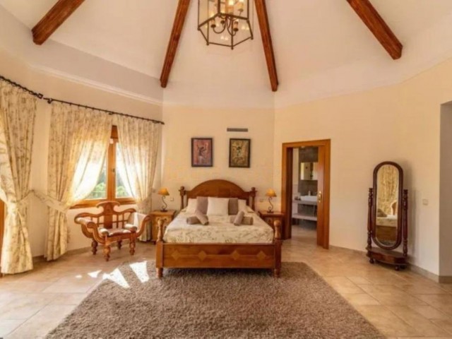 5 Slaapkamer Villa in Los Flamingos