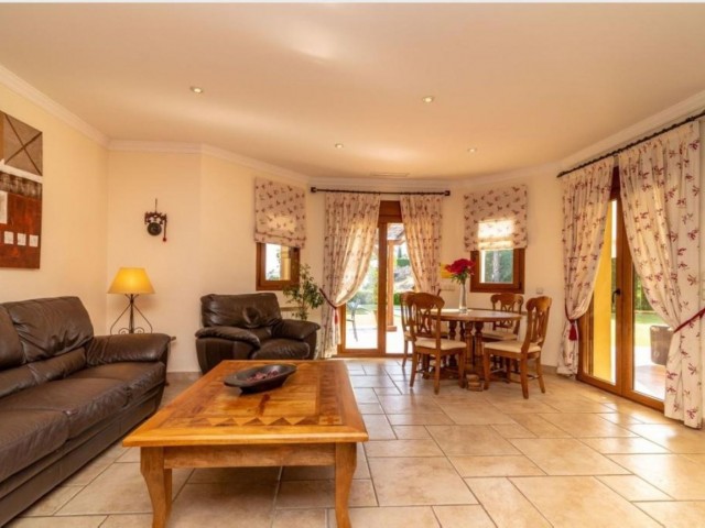 5 Slaapkamer Villa in Los Flamingos