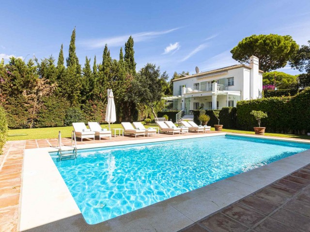 5 Sovrums Villa i Elviria