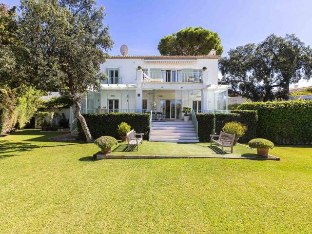 5 Sovrums Villa i Elviria