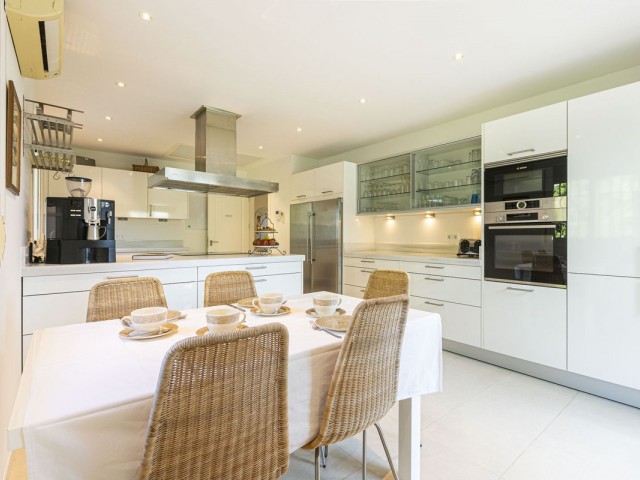 5 Sovrums Villa i Elviria