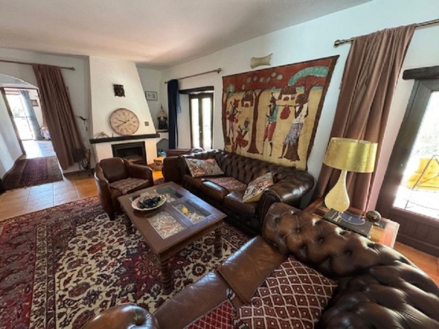 4 Schlafzimmer Villa in Casares