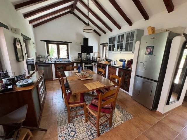 4 Schlafzimmer Villa in Casares