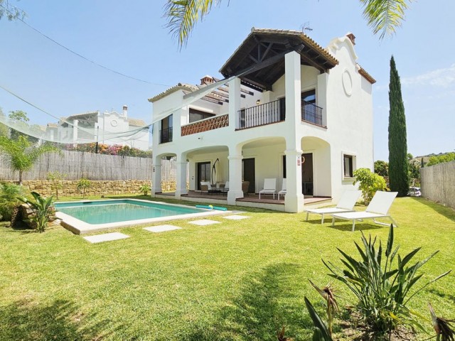 3 Sovrums Villa i Estepona