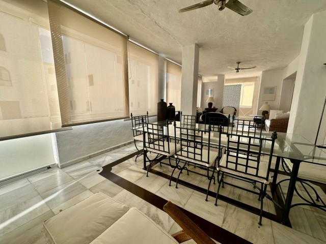 Apartamento con 4 Dormitorios  en Puerto Banús