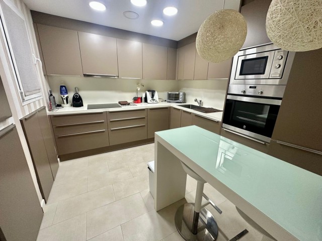 Apartamento con 4 Dormitorios  en Puerto Banús