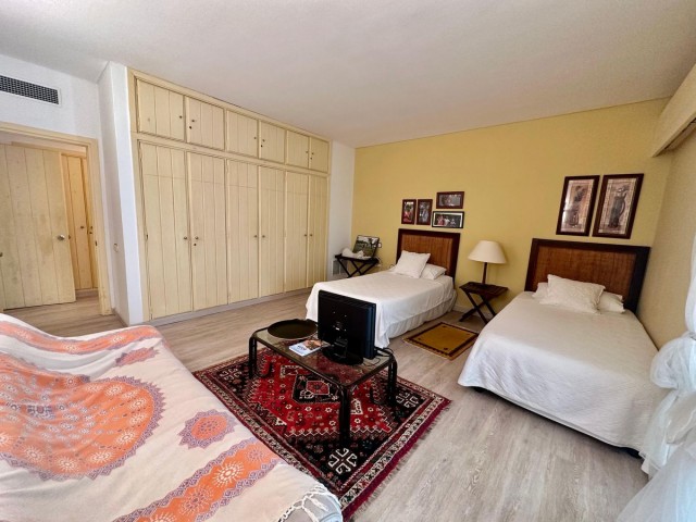 Apartamento con 4 Dormitorios  en Puerto Banús