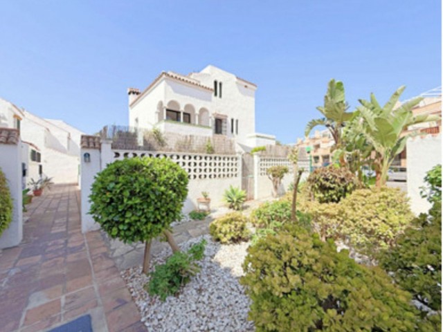 4 Soveroms Villa i Manilva