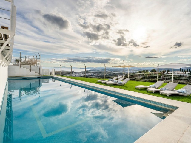 7 Sovrums Villa i Estepona
