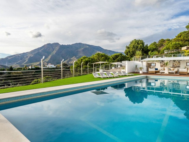 7 Sovrums Villa i Estepona