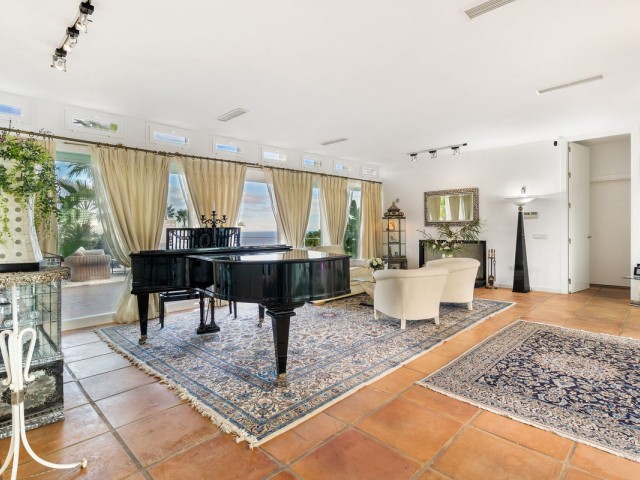 7 Sovrums Villa i Estepona
