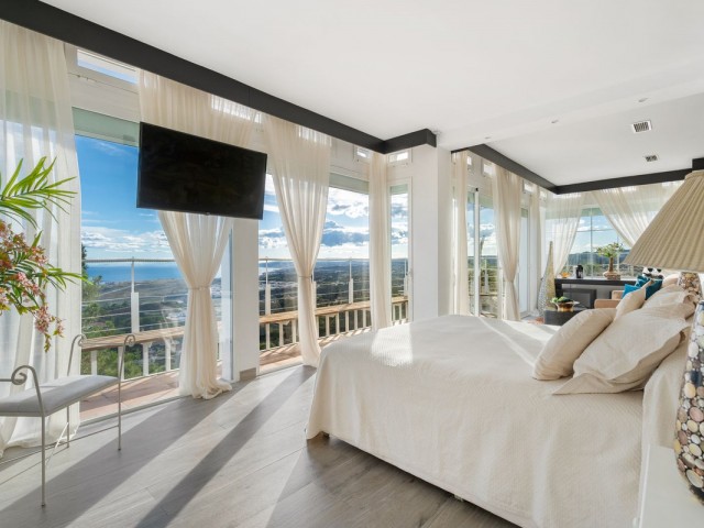 7 Sovrums Villa i Estepona