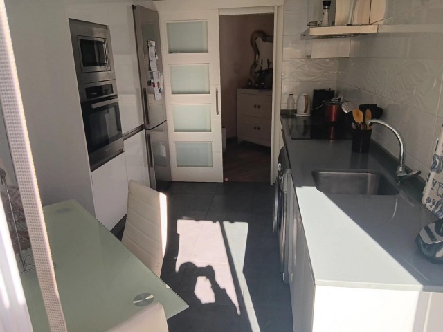 Apartamento con 3 Dormitorios  en Estepona