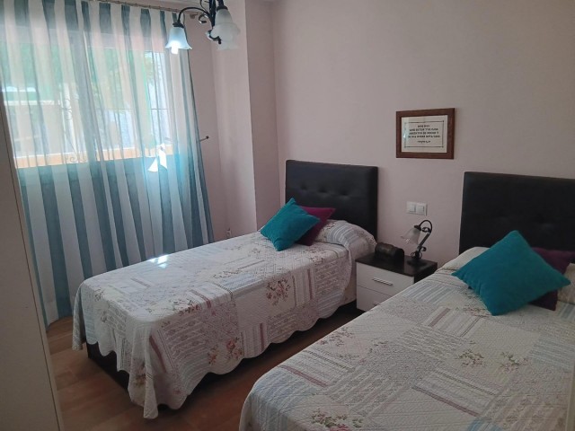 Apartamento con 3 Dormitorios  en Estepona