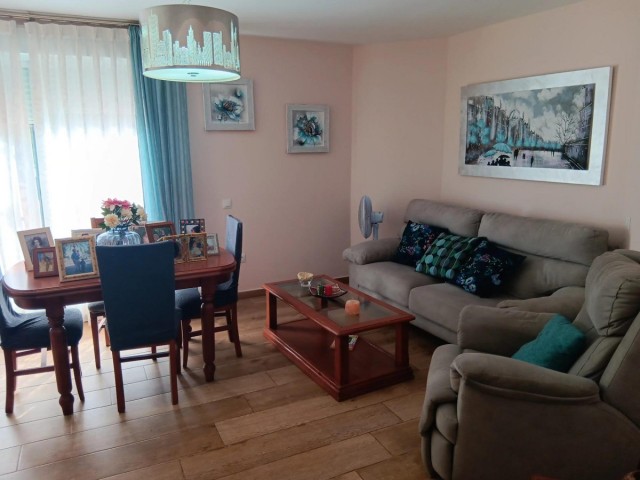 Apartamento con 3 Dormitorios  en Estepona