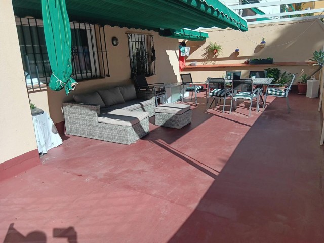 Apartamento con 3 Dormitorios  en Estepona