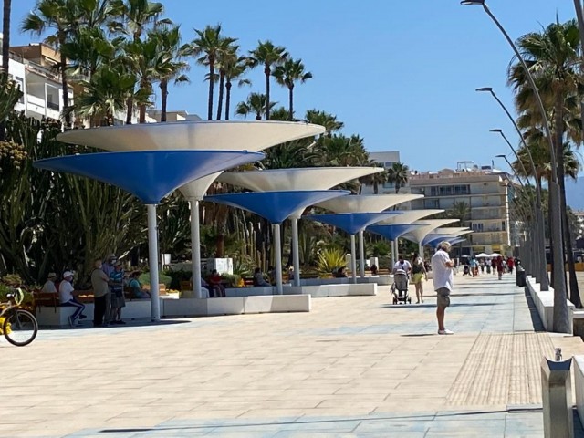 Apartamento con 3 Dormitorios  en Estepona