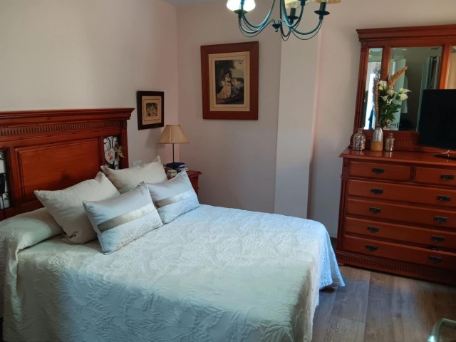 Apartamento con 3 Dormitorios  en Estepona