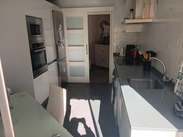 Apartamento con 3 Dormitorios  en Estepona