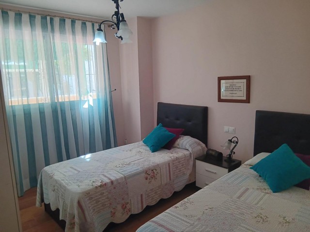 Apartamento con 3 Dormitorios  en Estepona