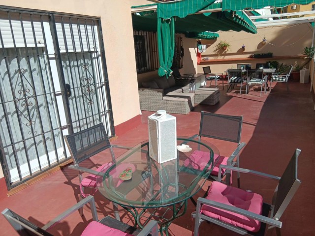 Apartamento con 3 Dormitorios  en Estepona