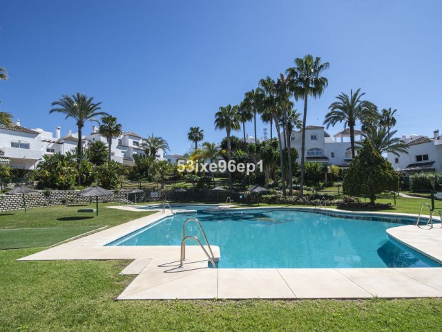 Villa, New Golden Mile, R5005567