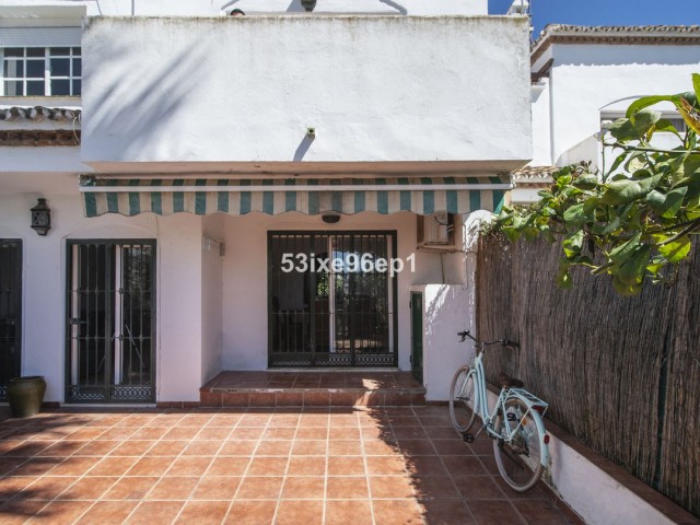 5 Bedrooms Villa in New Golden Mile