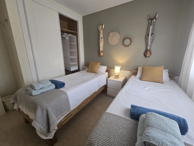 Apartamento con 2 Dormitorios  en Elviria