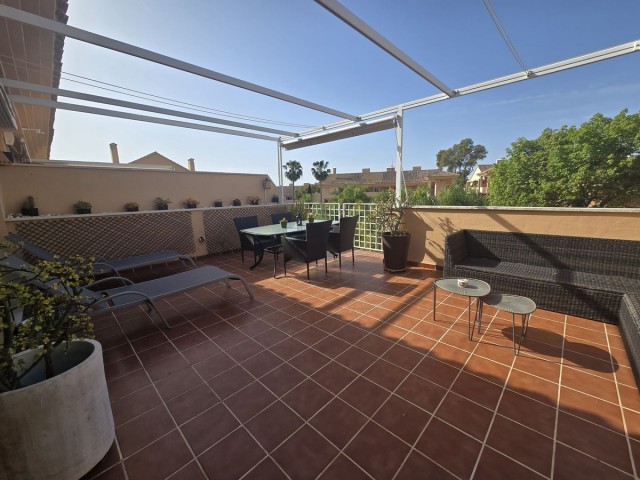 Apartamento con 2 Dormitorios  en Elviria