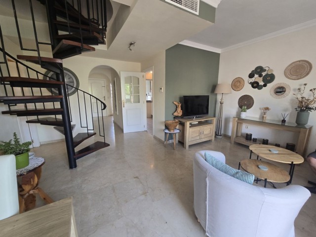 Apartamento con 2 Dormitorios  en Elviria