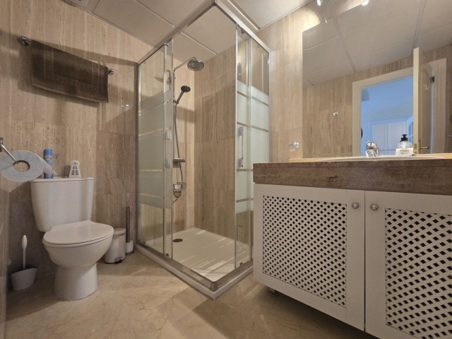 Apartamento con 2 Dormitorios  en Elviria