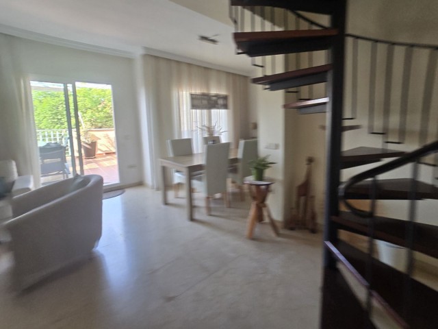 Apartamento con 2 Dormitorios  en Elviria