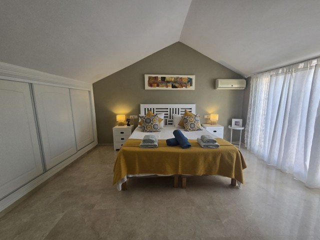 Apartamento con 2 Dormitorios  en Elviria