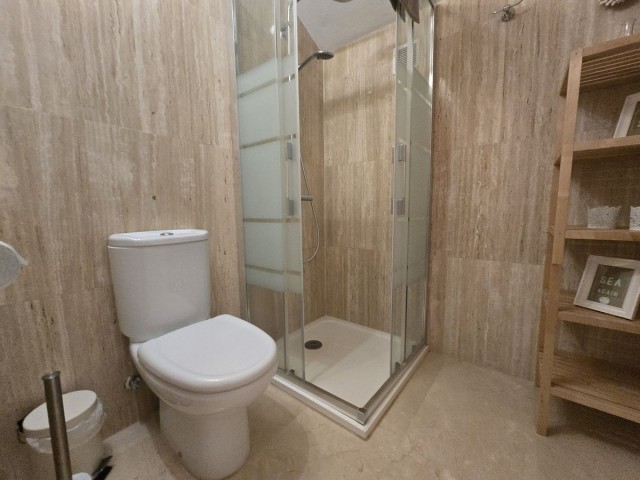 Apartamento con 2 Dormitorios  en Elviria