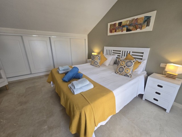 Apartamento con 2 Dormitorios  en Elviria