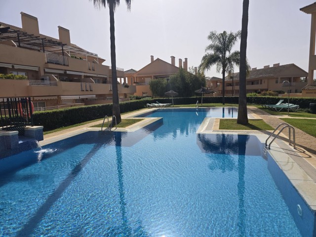 Apartamento con 2 Dormitorios  en Elviria