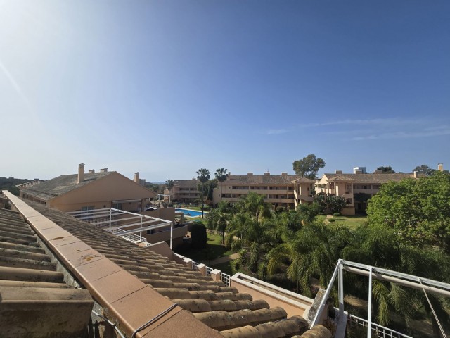 Apartamento con 2 Dormitorios  en Elviria
