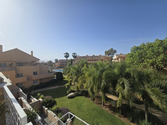 2 Bedrooms Apartment in Elviria