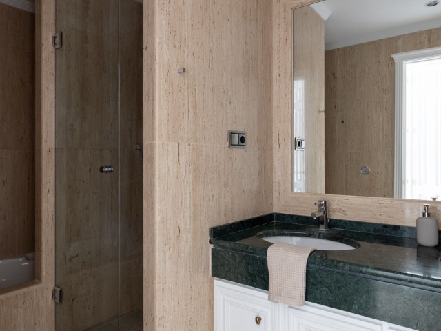 Apartamento con 2 Dormitorios  en Marbella