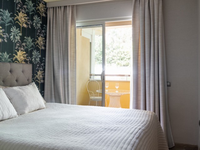 Apartamento con 2 Dormitorios  en Marbella