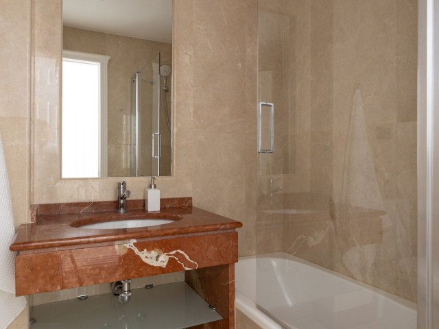 Apartamento con 2 Dormitorios  en Marbella