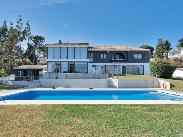 16 Bedrooms Villa in El Chaparral