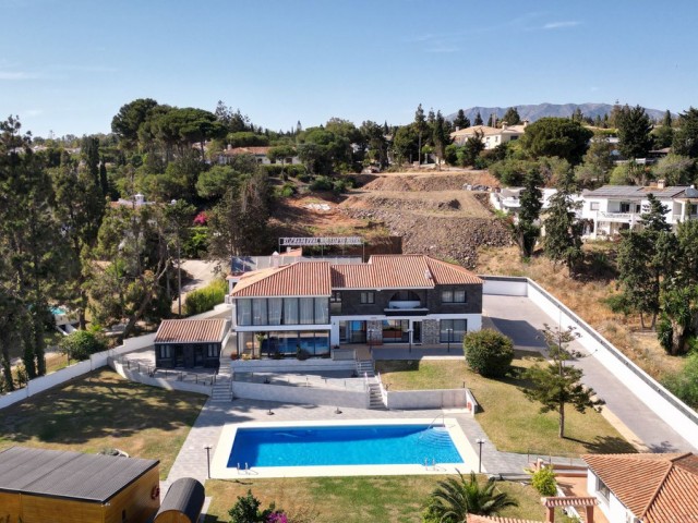 16 Bedrooms Villa in El Chaparral