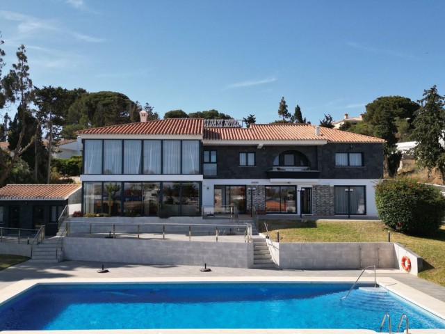 16 Bedrooms Villa in El Chaparral