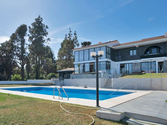 16 Bedrooms Villa in El Chaparral